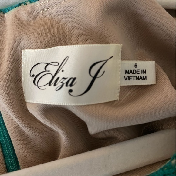 Eliza J emerald green lace shift dress with nude lining - Picture 8 of 11